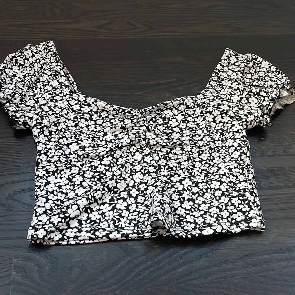 puffy sleeve crop top